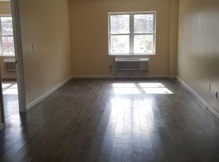 192 E 205th St, Bronx, NY 10458