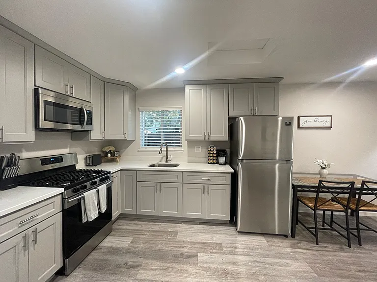392 Menker Ave #3 — Photo 7