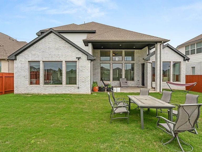 372 Hollister Dr — Photo 34