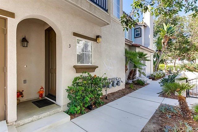 Welcome home!  Private entry.  Secluded area.
