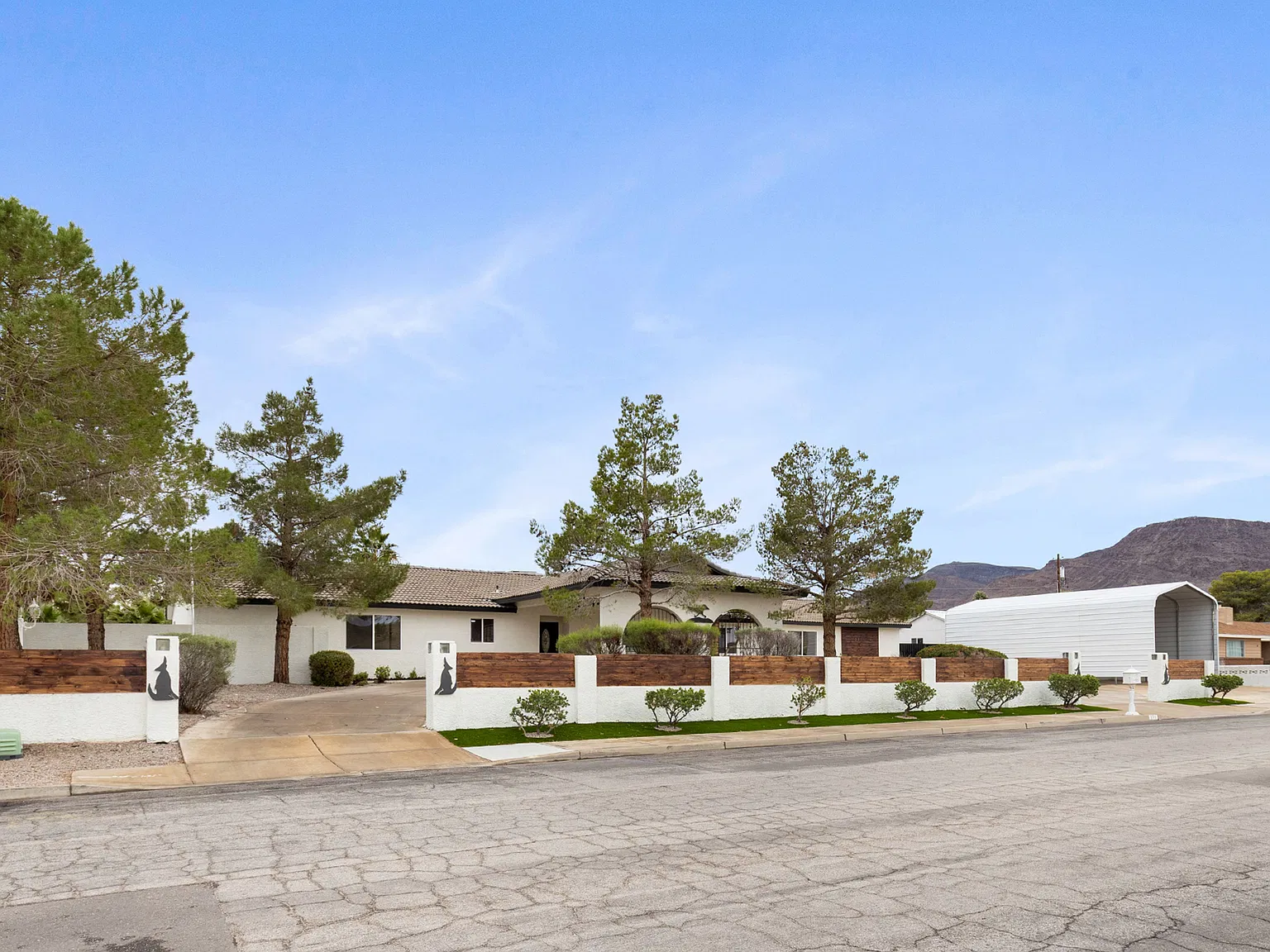 6 bed, 3024 sqft, $5,250 — Photo 3