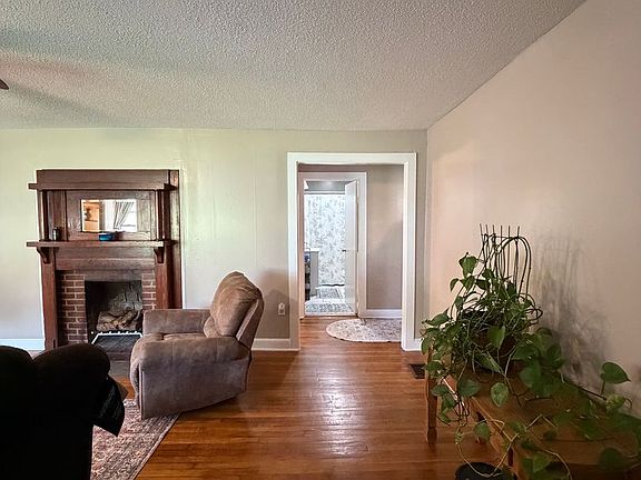 5th image of 819 Summerville Rd