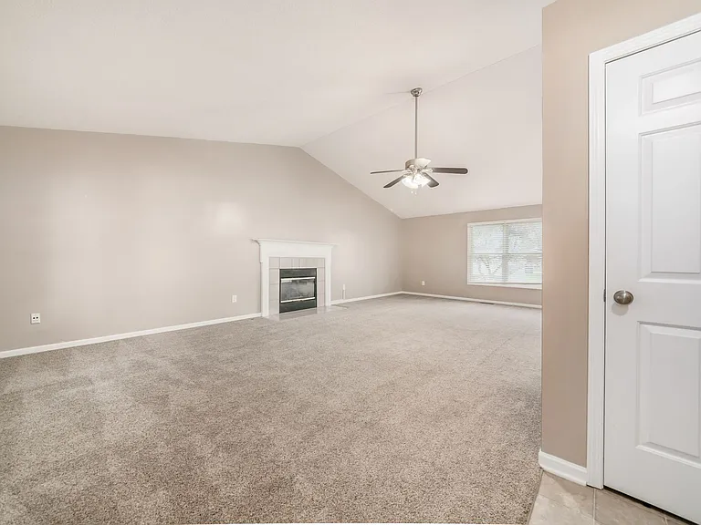 8607 Clover Glade Dr — Photo 6