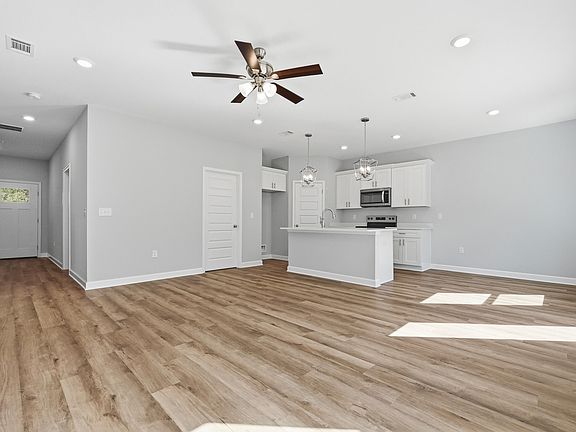 5th image of 6118 Clover St