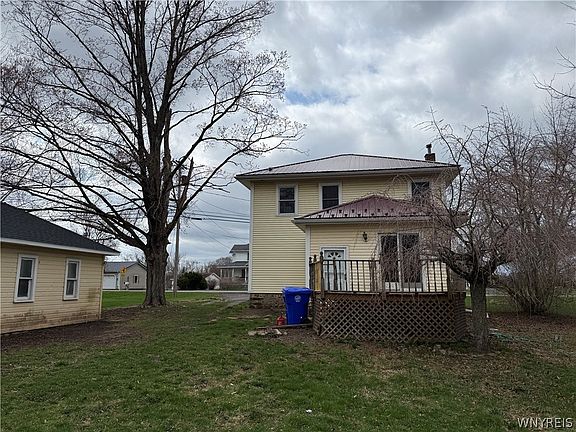 3rd image of 1861 Hess Rd
