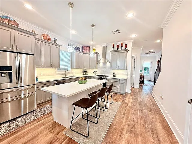 3 bed, 2.5 bath, 2202 sqft, $5,000 — Photo 4