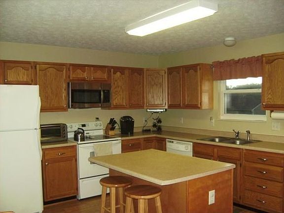 4th image of 2364 Murphy Dr