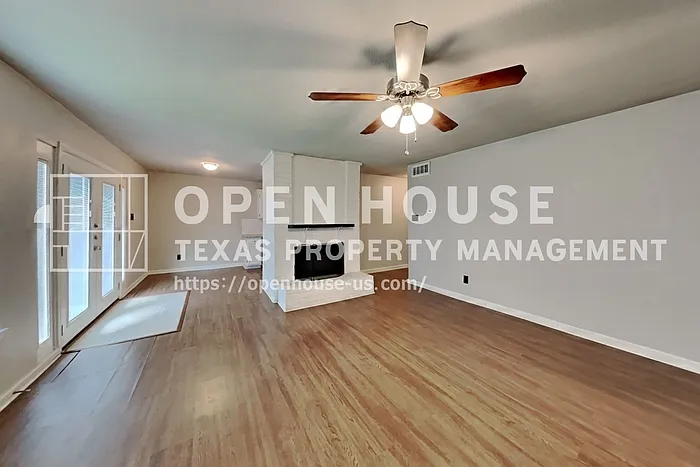 3 bed, 2.0 bath, 1401 sqft, $1,920 — Photo 4