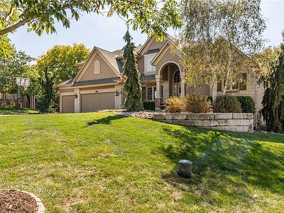 3rd image of 2413 NE Lake Bluff Ct