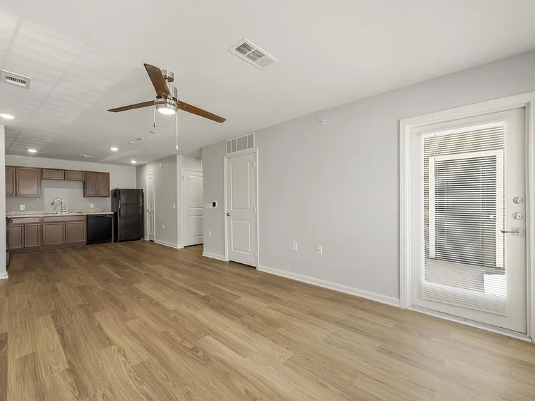 Agave East Apartments — Photo 8