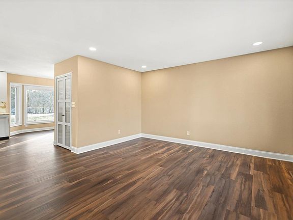 5th image of 6521 Grassridge Rd