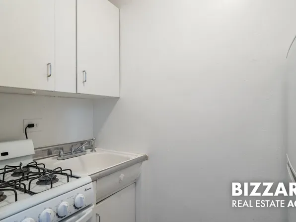 233 East 69th Street image 11 of 13