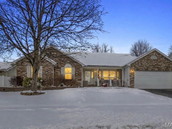 1373 Sunburst Dr, O'Fallon, MO 63366