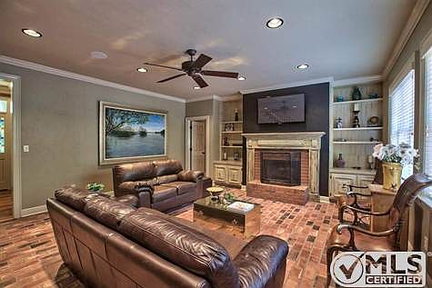 5th image of 297 Saratoga Dr