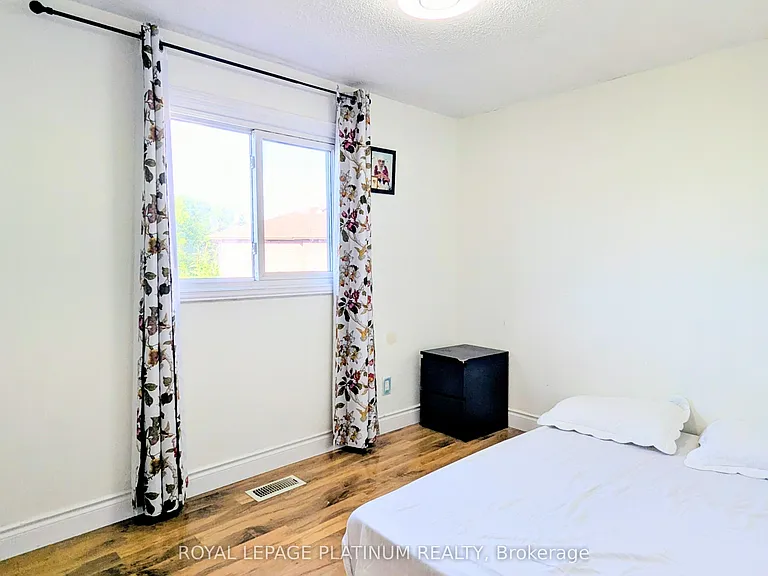 4 Gervais Dr — Photo 32