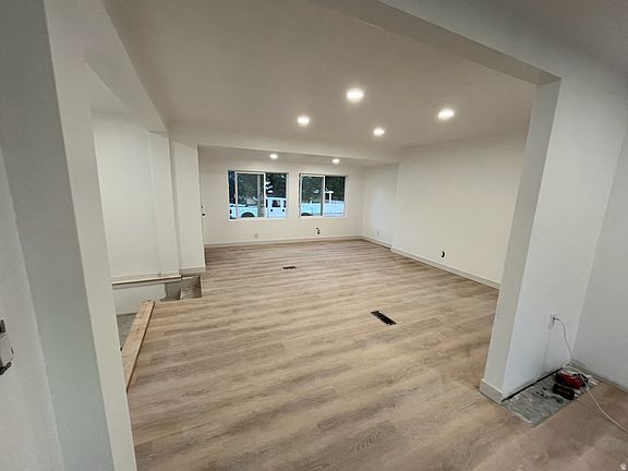 3rd image of 431 Pinion St