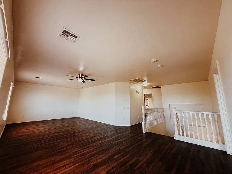 906 S 118th Ln — Photo 13