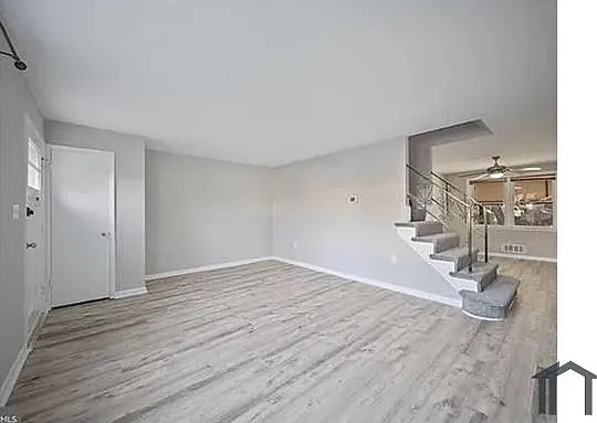 4 bed, $3,000 — Photo 1