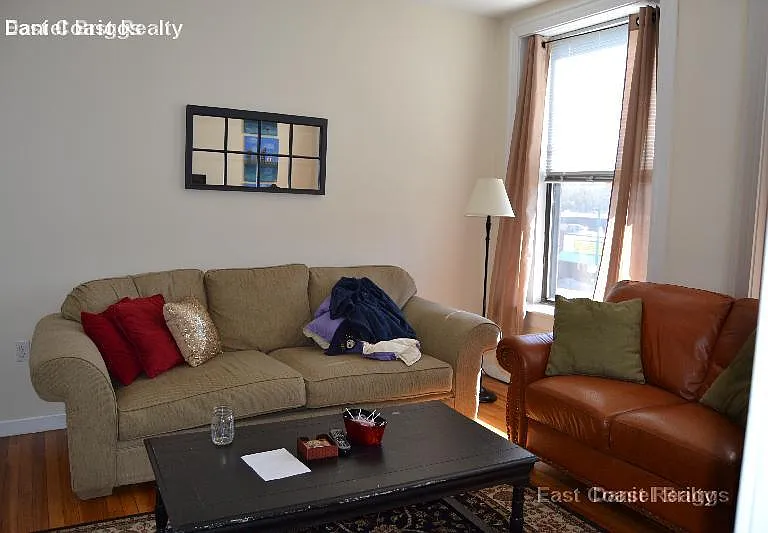 1942 Beacon St #3 — Photo 4