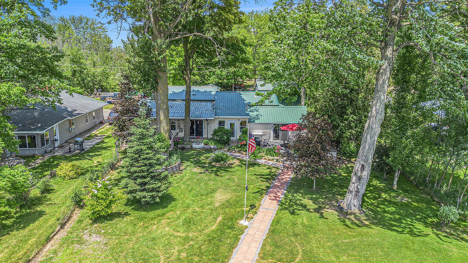 8828 Elm St photo 1