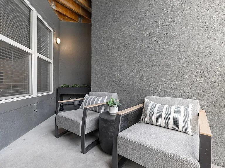 Block Lofts — Photo 11