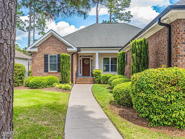201 Sundew Ct — Photo 1
