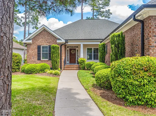 201 Sundew Ct, Southern Pines, NC 28387