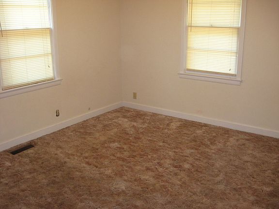 5th image of 511 Rosewood Dr