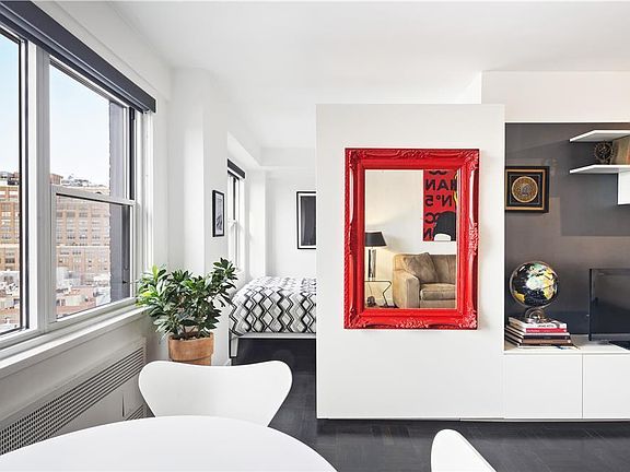 4th image of 14 Horatio St #16E
