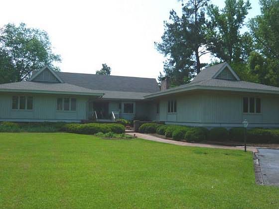 1st image of 1321 Lee Blvd