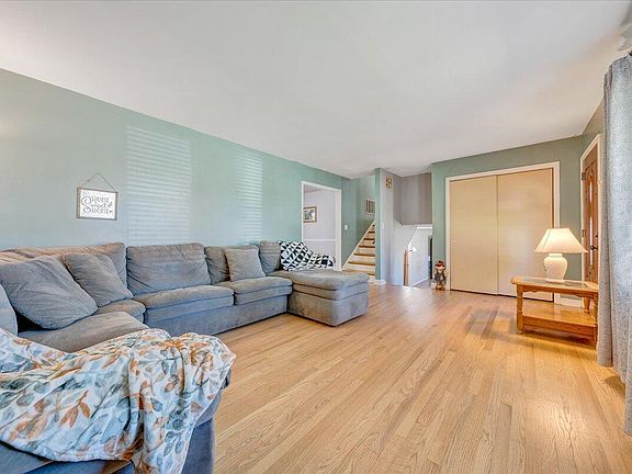 5th image of 2426 Embassy Dr NW