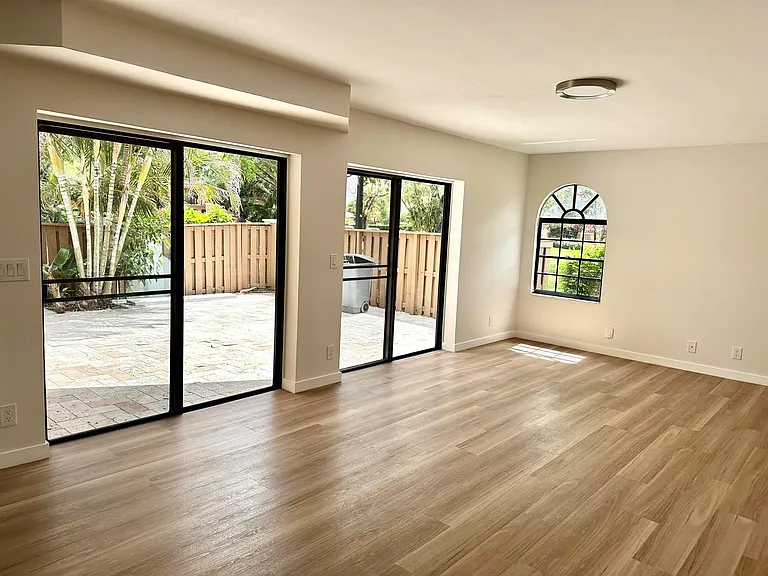8074 Severn Dr — Photo 8