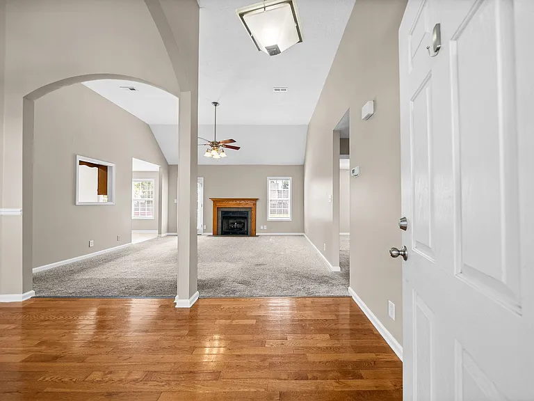 3932 Gaine Dr — Photo 3