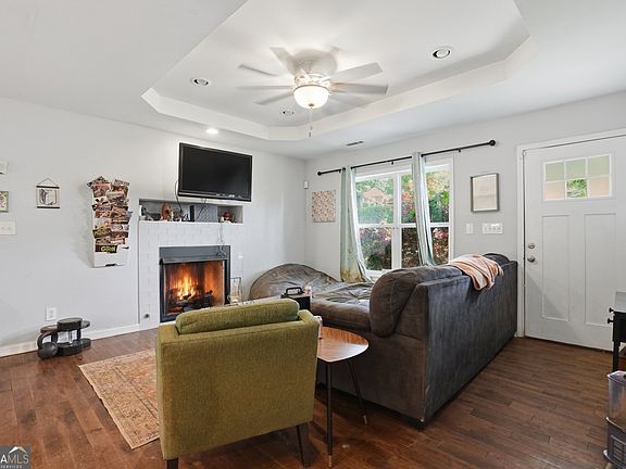 3rd image of 2083 Cherry Ln