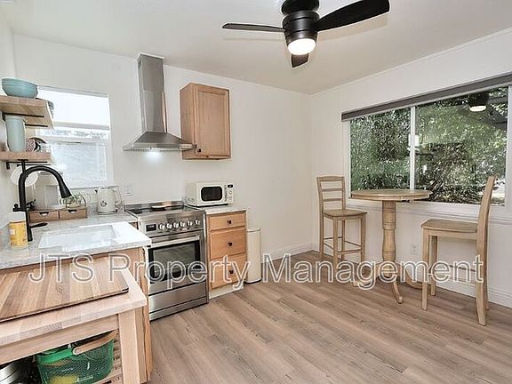 3rd image of 6906 Pin Oak Ct