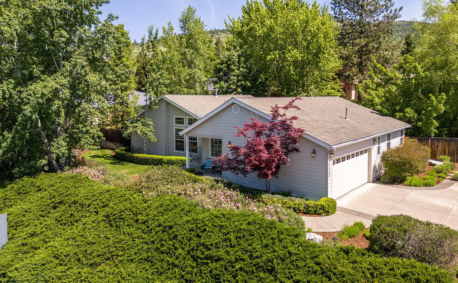 1519 Stardust Way photo 1