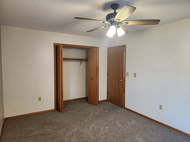 410-12 Twin Oak Dr #14 — Photo 8