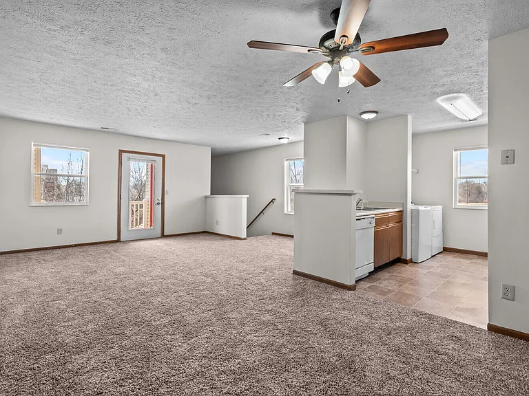 Brookstone Place Apartments — Photo 3