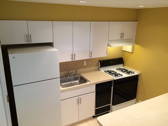 4th image of 625 Fulton St APT 12