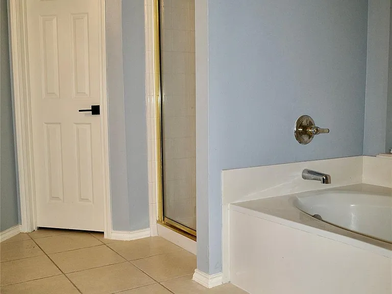 1506 Rogers Lake Ln — Photo 15