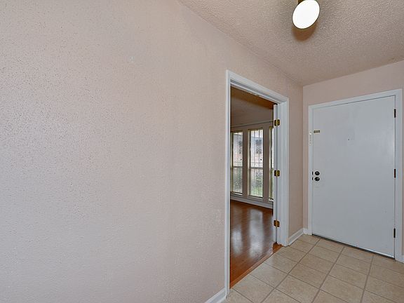 2nd image of 2811 Lake Crystal St