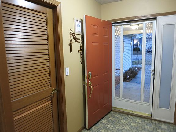 3rd image of 3314 Dover Ln
