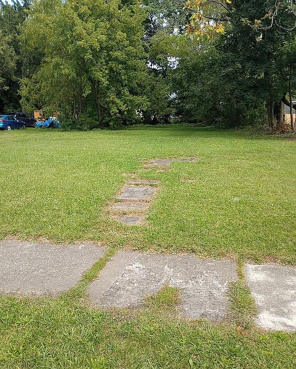 2nd image of 1018 Lake St