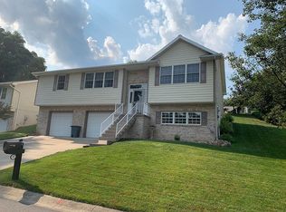 121 Rivercrest Dr, Fairmont, WV 26554