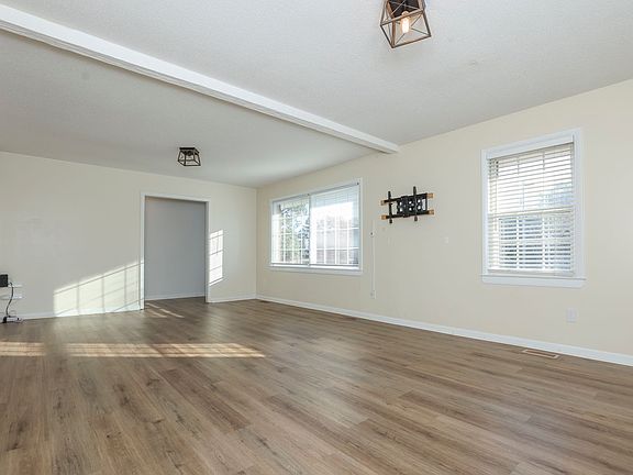 4th image of 161 Hill Ln
