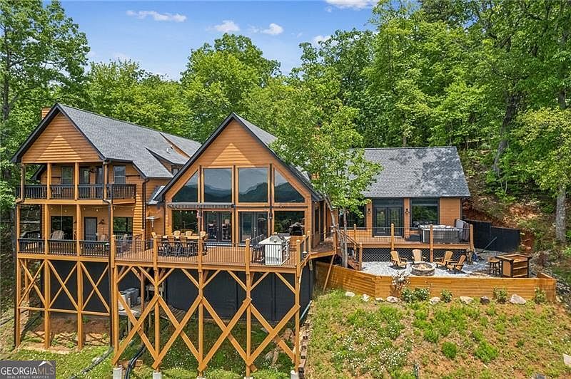 1st image of 672 Foothills Dr