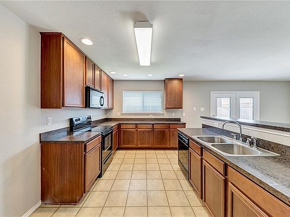 4th image of 8624 Shallow Creek Dr