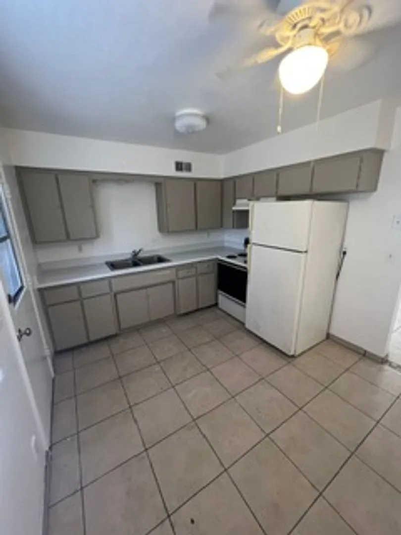 699 W Ray Road-(3867CMOS $)-21218759 — Photo 1