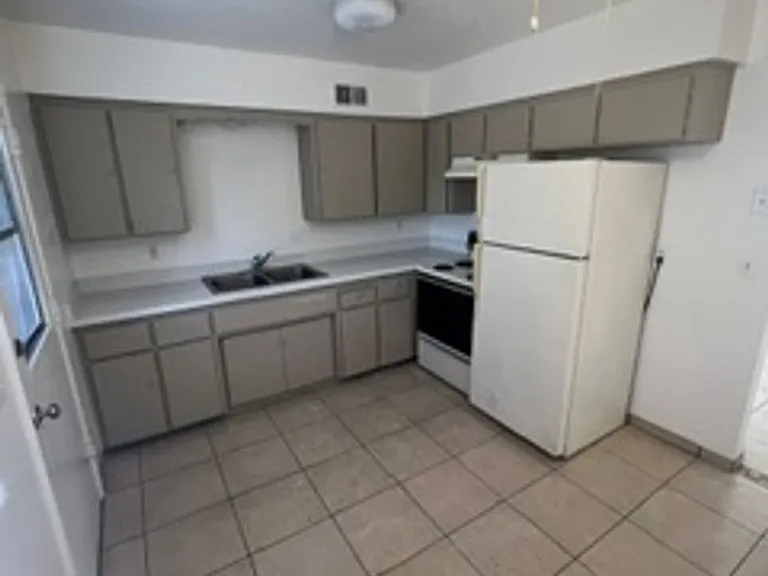 699 W Ray Rd — Photo 1