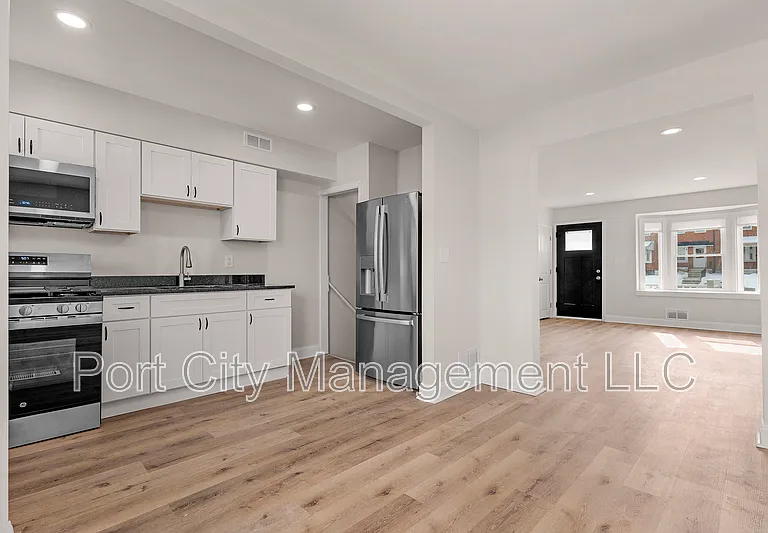 832 N Marlyn Ave — Photo 8